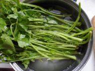 家常菜肉片炒芹菜做法图解1)