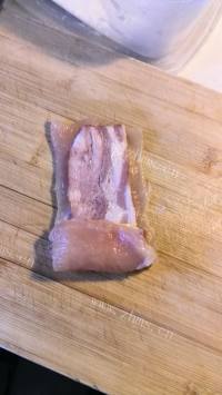 可口的培根芝士鸡肉卷做法图解6)