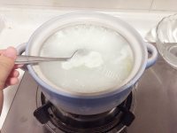 滋补的皮蛋瘦肉粥做法图解8)
