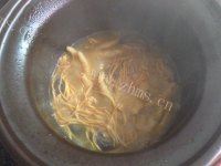 香菇虫草凤爪汤做法图解9)