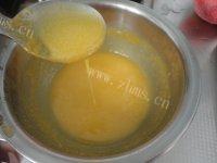 色味俱佳的巧克力冰淇淋做法图解3)