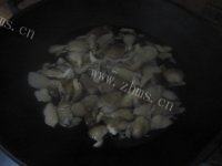 家常菜白菜炒平菇做法图解2)