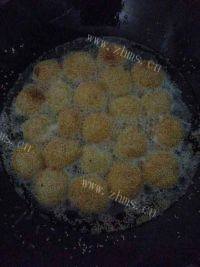 美味芝麻糯米球做法图解3)