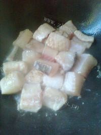 食欲满满的草鱼炖豆腐做法图解3)