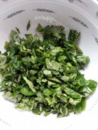 美味的白毛菜鸡蛋饼做法图解3)