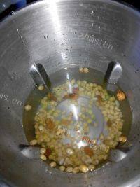 有营养的杏仁豆浆做法图解3)