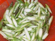 家常菜芦笋炒肉片做法图解1)