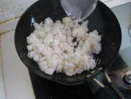 不腻的火腿蛋炒饭做法图解3)