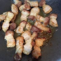 家常菜茶树菇烧五花肉做法图解4)