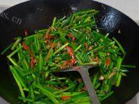 简单的韭菜苔炒肉丝做法图解11)
