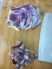 美味的黑椒牛柳炒意面做法图解4)