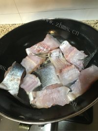 欲罢不能香辣咸鱼块做法图解3)