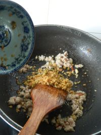 家常菜干煸四季豆做法图解12)