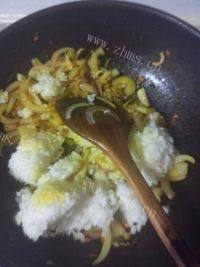 美味的咖喱炒饭做法图解7)
