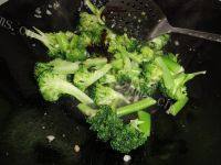 清爽的蚝油西兰花做法图解5)