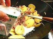 美味的培根焗土豆做法图解3)