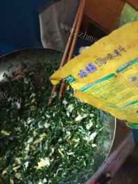 色泽鲜亮的韭菜鸡蛋饺子做法图解6)