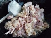 美味的粉皮烧鸡做法图解4)