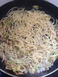 美味的酱油炒面做法图解5)