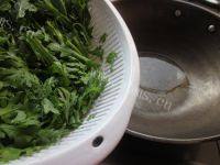 家常菜茼蒿炒豆腐做法图解4)