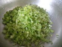 美味芹菜木耳蒸饺做法图解5)