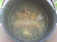 回味无穷的香菇炖鸡汤做法图解4)