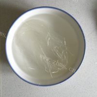 风味香菇丸子砂锅做法图解1)