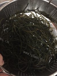 诱人的凉拌海带丝做法图解3)