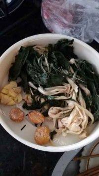 美味的猪骨菜干汤做法图解2)