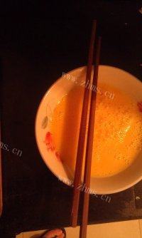 四溢的胡萝卜蛋炒饭做法图解2)