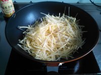 香飘十里的醋溜土豆丝做法图解7)