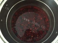美味自制黑加仑果酱做法图解4)