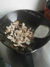 味道香醇的平菇炒肉做法图解5)