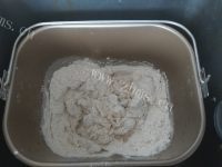 自制豆沙小餐包做法图解2)