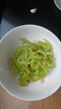 DIY美食-凉拌西瓜皮做法图解3)