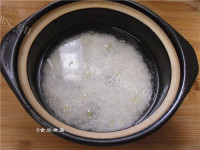 美味的肉饼咸蛋煲仔饭做法图解6)