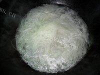 美味的萝卜粉丝汤做法图解6)