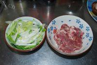 新疆风味葱爆羊肉做法图解2)