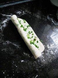 营养烫面葱油饼做法图解9)