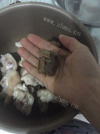 玉盘珍馐的红烧猪蹄做法图解2)