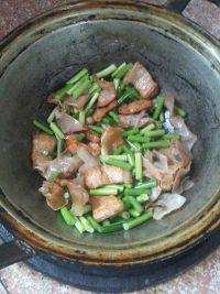 家常菜蒜苔木耳炒肉