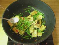 家常菜茼蒿炒豆腐