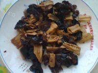 家常菜腐竹木耳炒肉