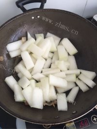 美味的冬瓜海带汤做法图解3)
