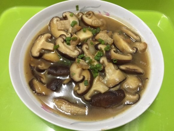 玉盘珍馐的香菇炒肉