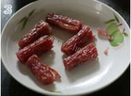 腊肠肉糜酿鲜菇做法图解3)