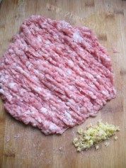 荠菜鲜肉馄饨做法图解3)