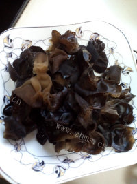 鲜美可口的木耳炒鸡蛋做法图解1)