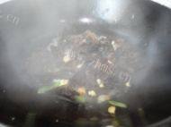 色香味具全的黄瓜木耳炒鸡蛋做法图解4)