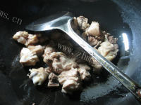 东北菜之小鸡炖蘑菇的做法图解二